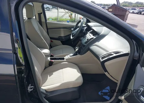 2017 Ford Focus Se z USA, uszkodzony, nr VIN 1FADP3F21HL218021